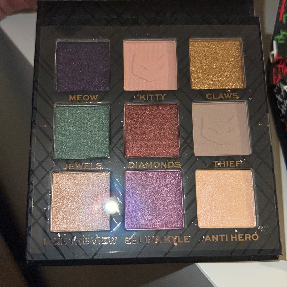 CATWOMAN REVOLUTION PALETTE
